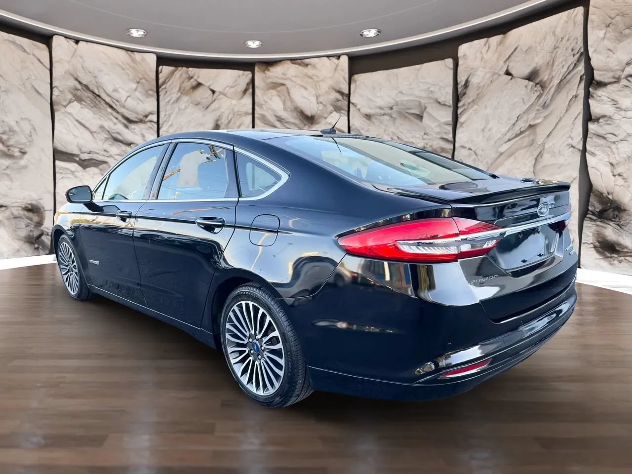 Used 2018 Ford Fusion Titanium FWD image 5