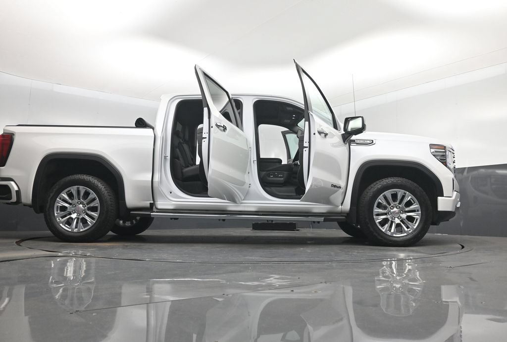 Used 2025 GMC Sierra 1500 Denali w/ Technology Package AWD/4WD image 7