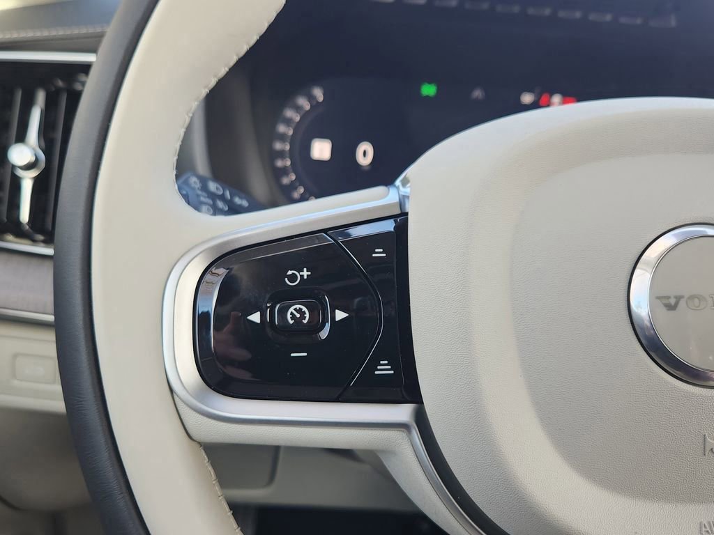 New 2026 Volvo XC90 T8 Ultra w/ Protection Package Premier image 16