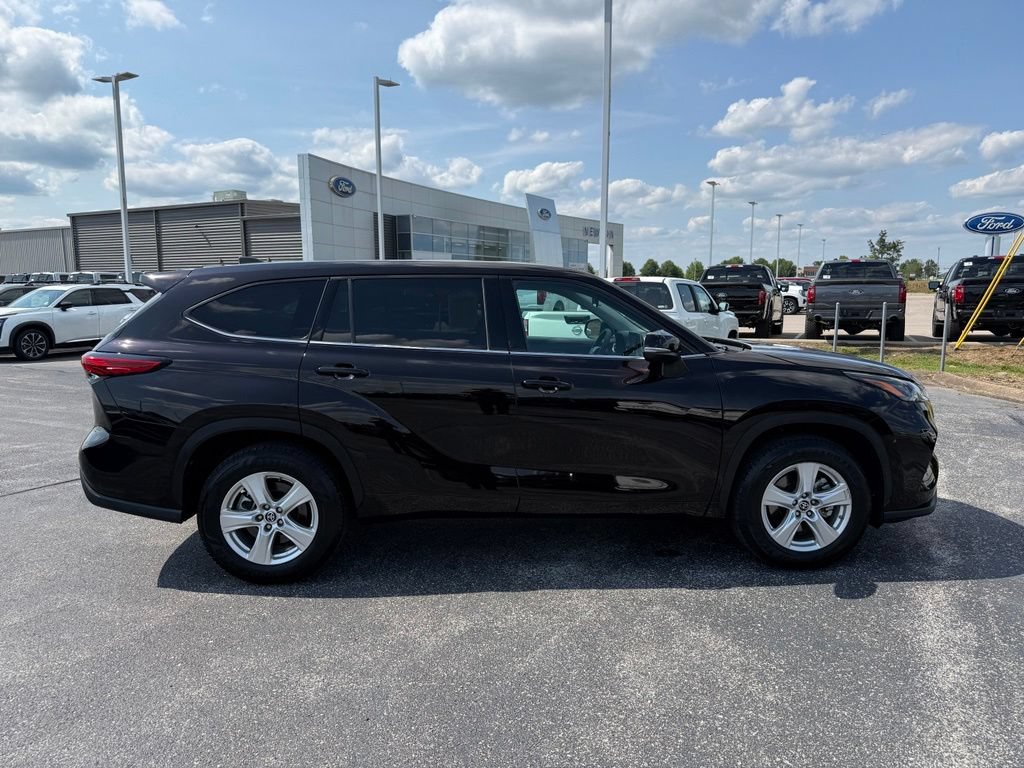 Used 2022 Toyota Highlander LE FWD image 45