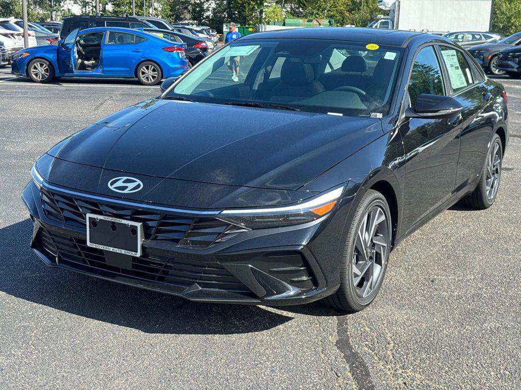 New 2026 Hyundai Elantra Limited FWD image 1
