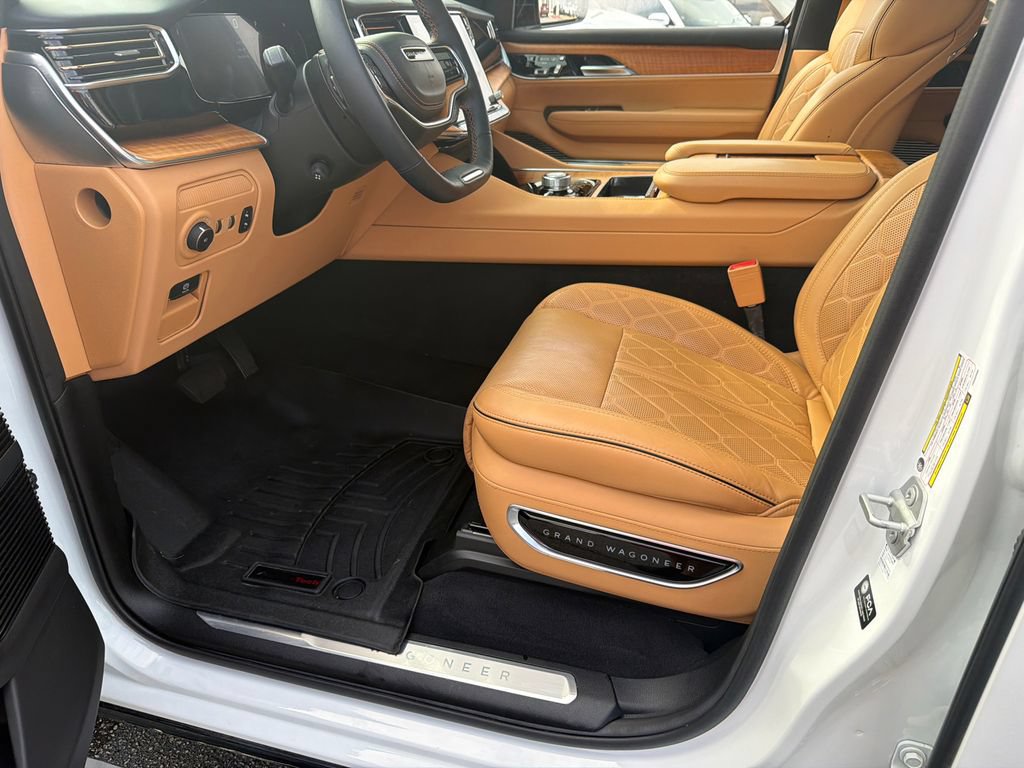 Used 2023 Jeep Grand Wagoneer Series III AWD/4WD image 9