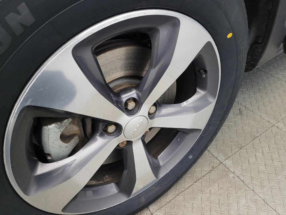 Used 2019 Jeep Cherokee Limited image 31