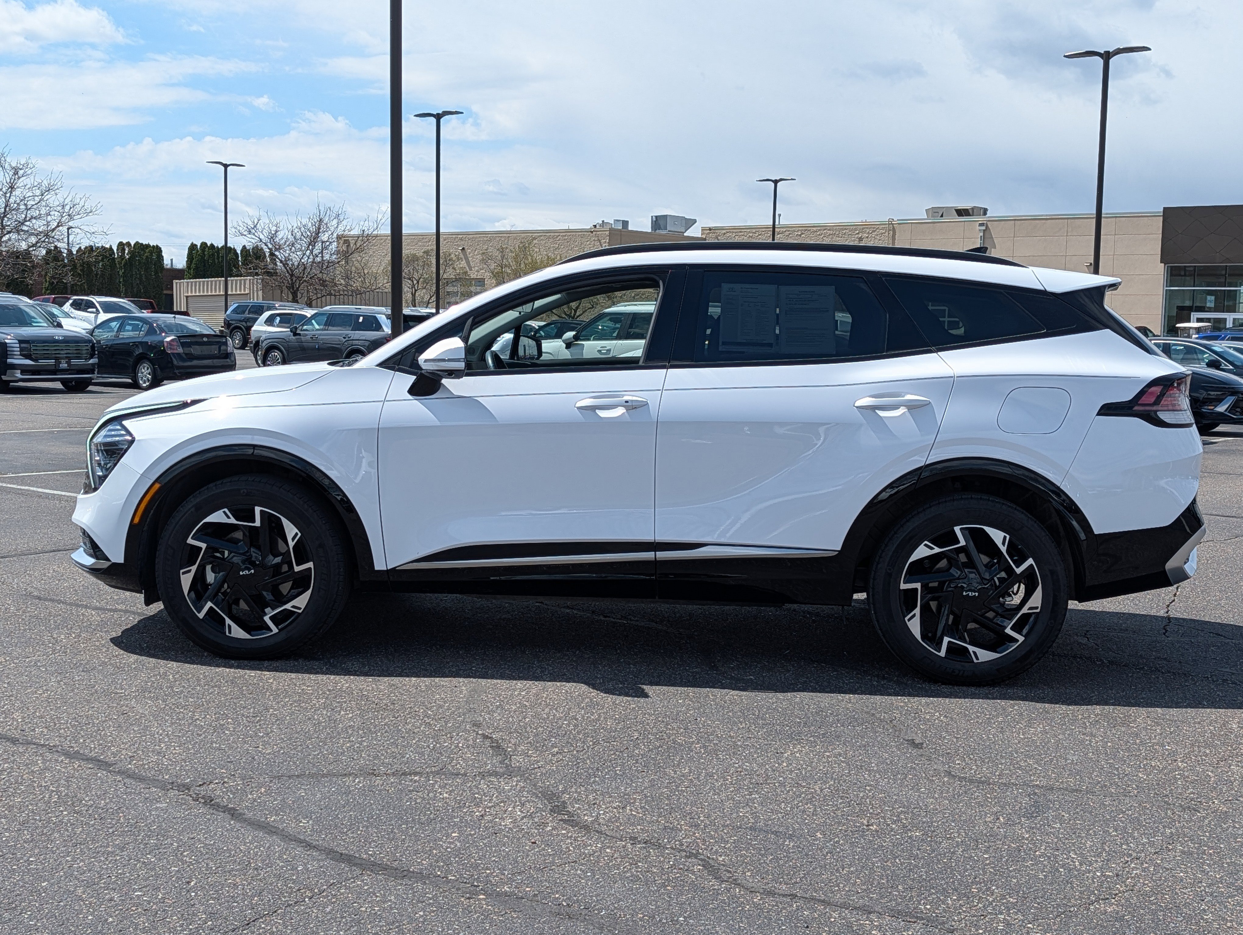 Used 2025 Kia Sportage SX AWD/4WD image 2