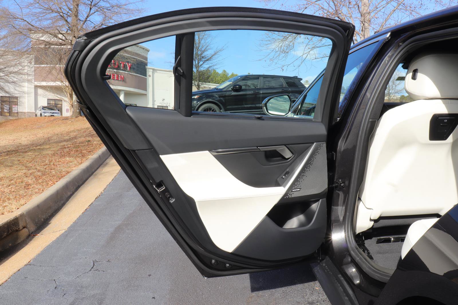 Used 2025 BMW 530i w/ Executive Package image 13