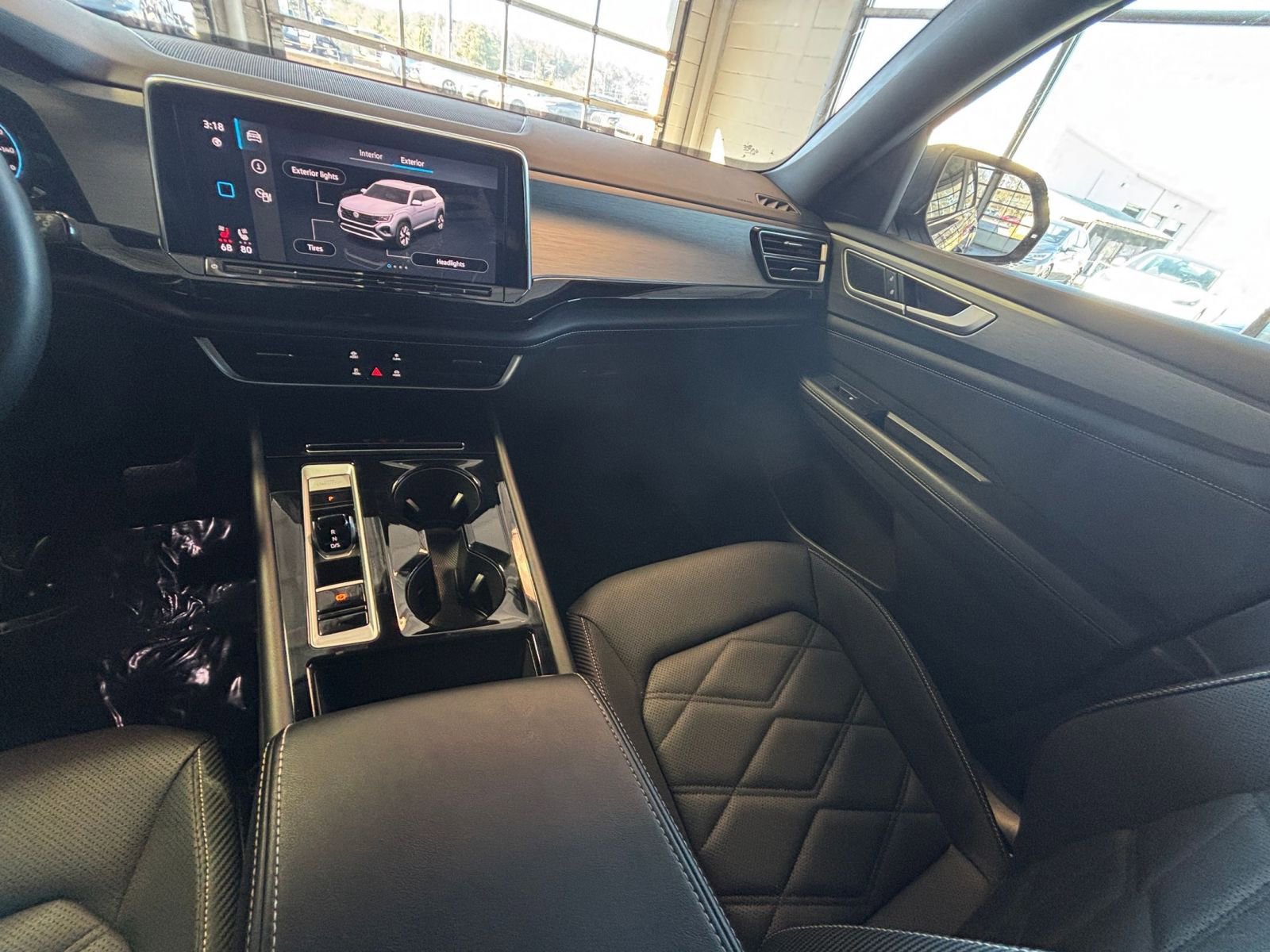 Used 2025 Volkswagen Atlas Cross Sport SE image 39