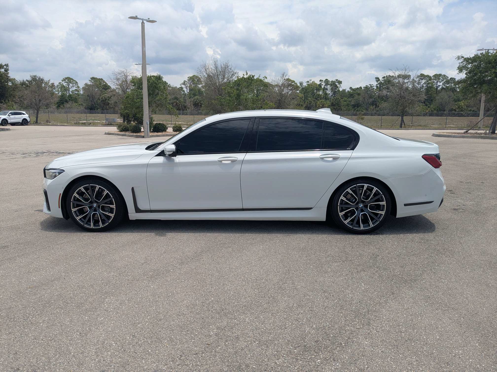 Used 2022 BMW 750Li xDrive AWD/4WD image 8