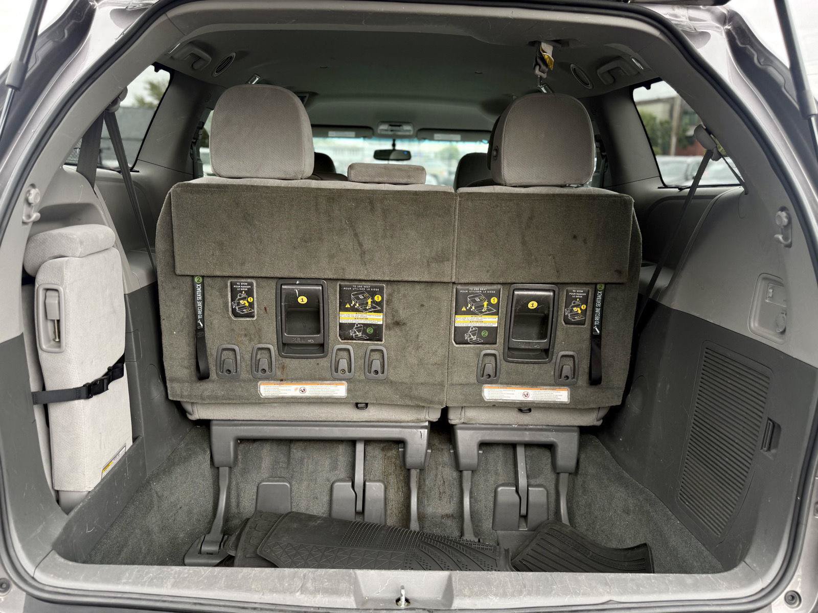 Used 2015 Toyota Sienna LE FWD image 36