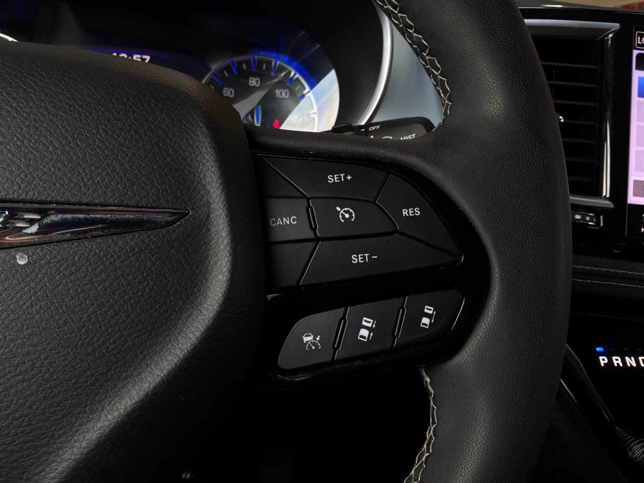 Used 2025 Chrysler Pacifica Limited FWD image 50