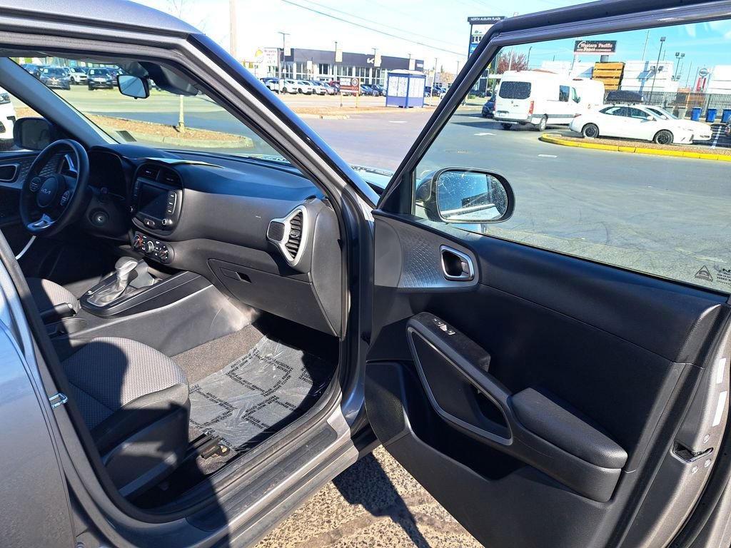 Used 2023 Kia Soul LX w/ Option Group 015 image 17