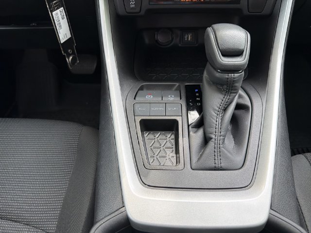 Used 2023 Toyota RAV4 LE FWD image 20