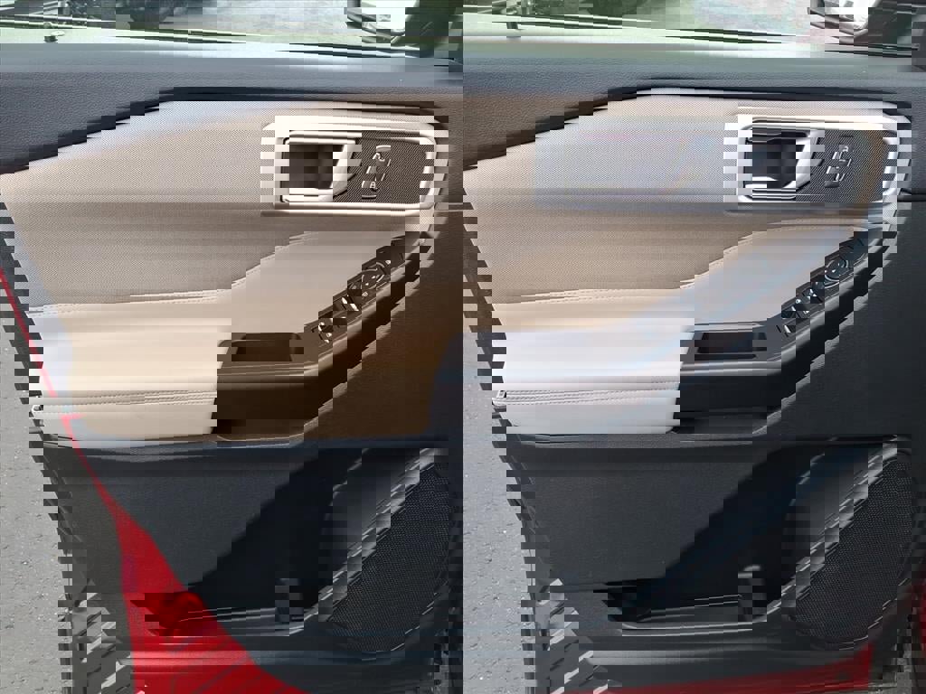 Used 2020 Ford Explorer XLT w/ Class III Trailer Tow Package image 14