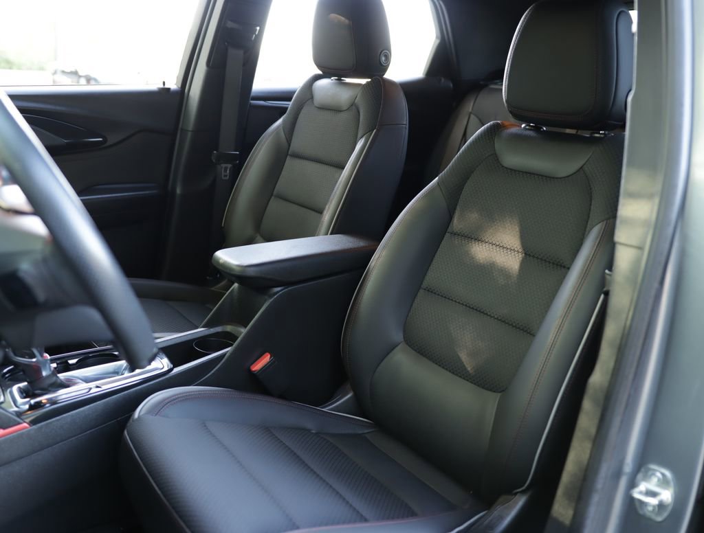 Used 2022 Chevrolet TrailBlazer RS w/ Convenience Package FWD image 21