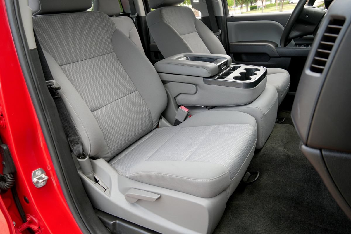Used 2018 Chevrolet Silverado 1500 Custom w/ Custom Convenience Package RWD image 8