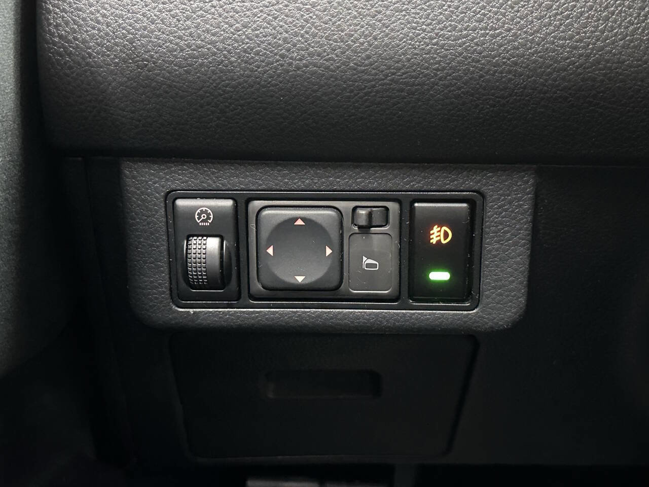 Used 2011 Nissan Versa 1.8 S image 23