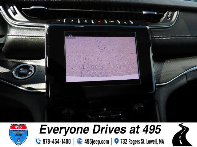 Used 2025 Jeep Grand Cherokee Laredo X AWD/4WD image 28