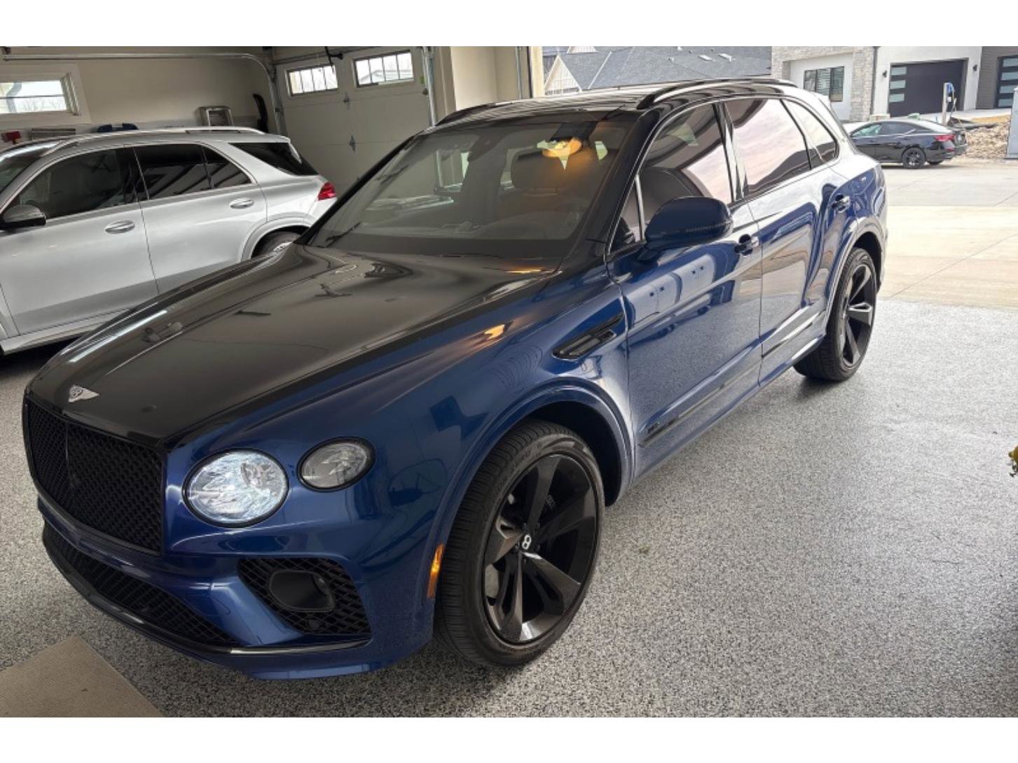 Used 2022 Bentley Bentayga AWD/4WD image 1