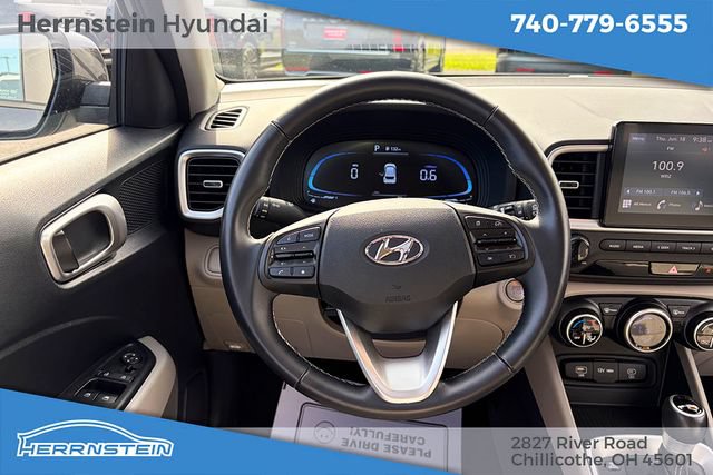 Used 2024 Hyundai Venue SEL FWD image 7
