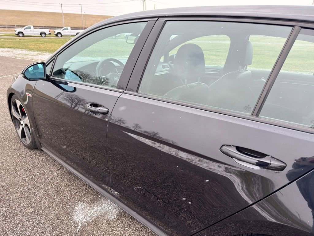 Used 2016 Volkswagen GTI SE image 12