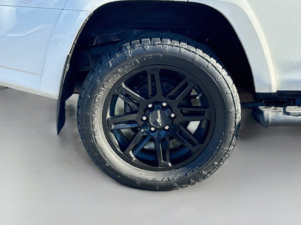 Used 2021 Toyota 4Runner SR5 Premium w/ Moonroof Package AWD/4WD image 37