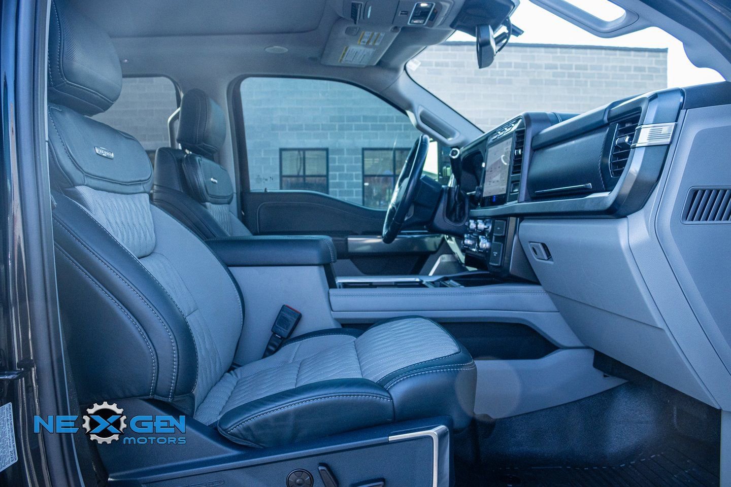 Used 2023 Ford F350 Limited w/ FX4 Off-Road Package image 38