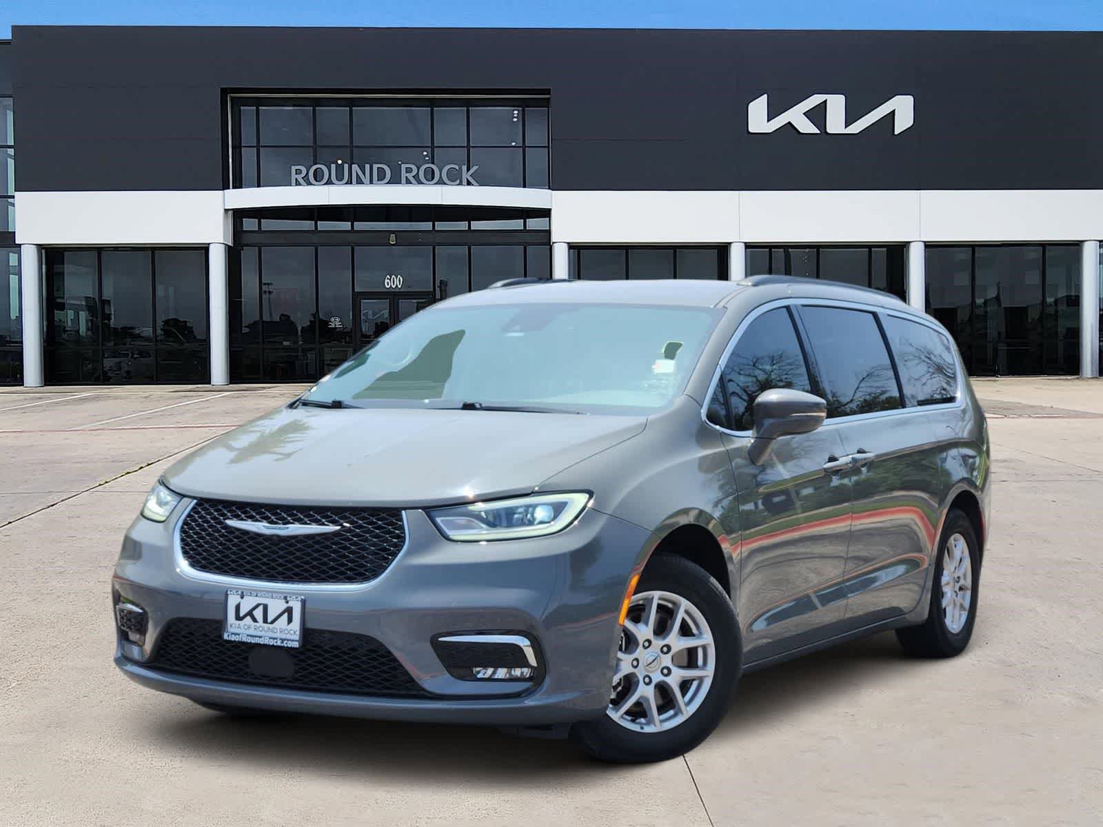 Used 2022 Chrysler Pacifica Touring-L FWD image 1