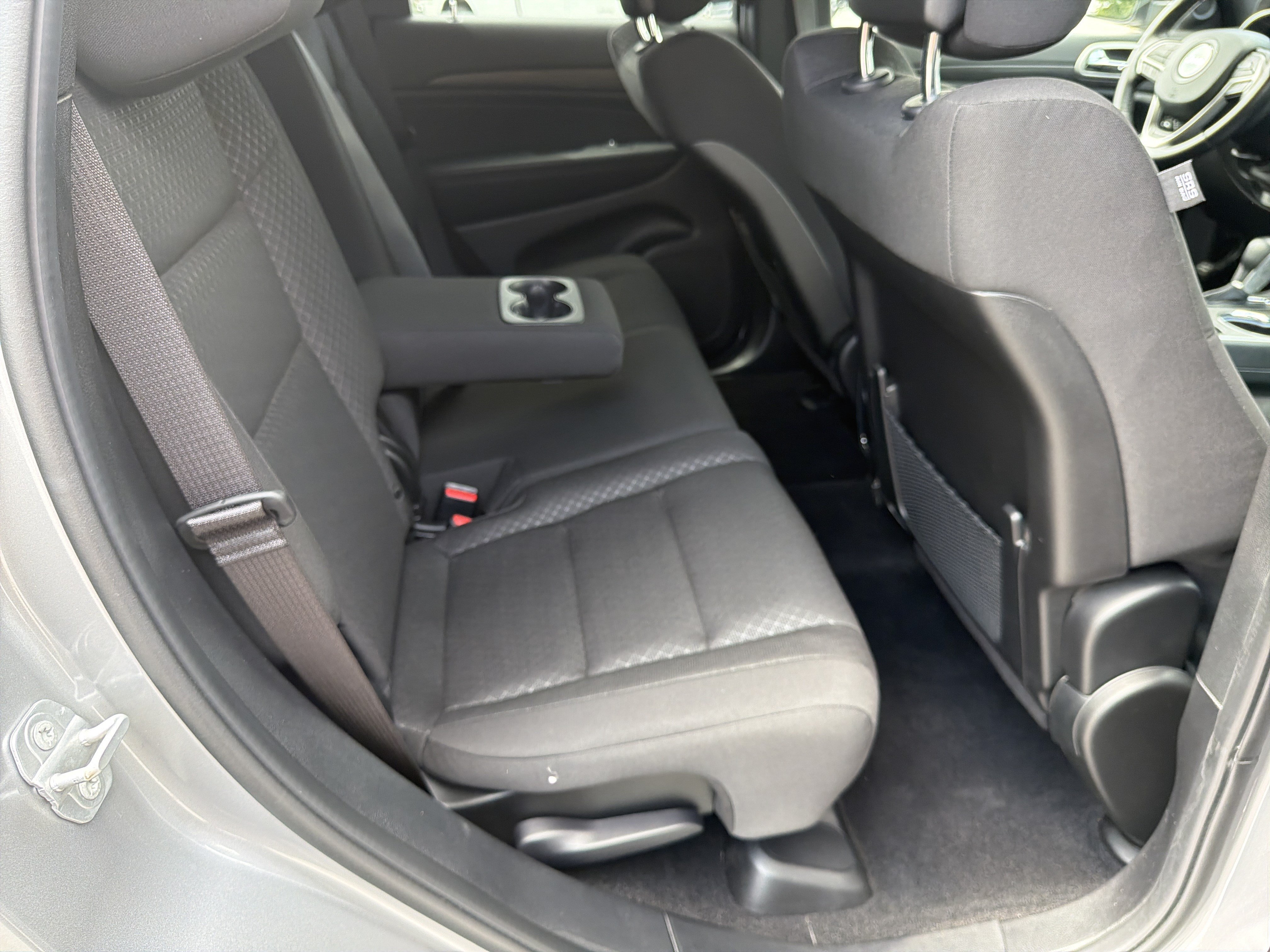 Used 2021 Jeep Grand Cherokee Laredo RWD image 18
