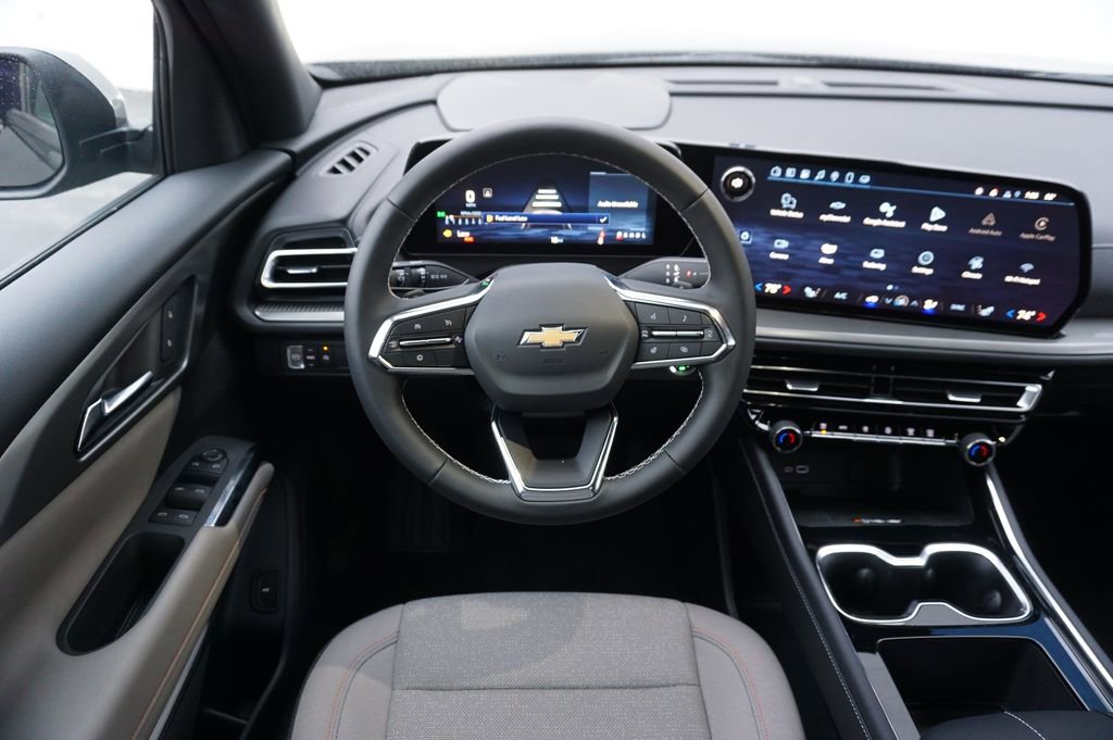 Used 2025 Chevrolet Traverse LT w/ Driver Confidence Package FWD image 12