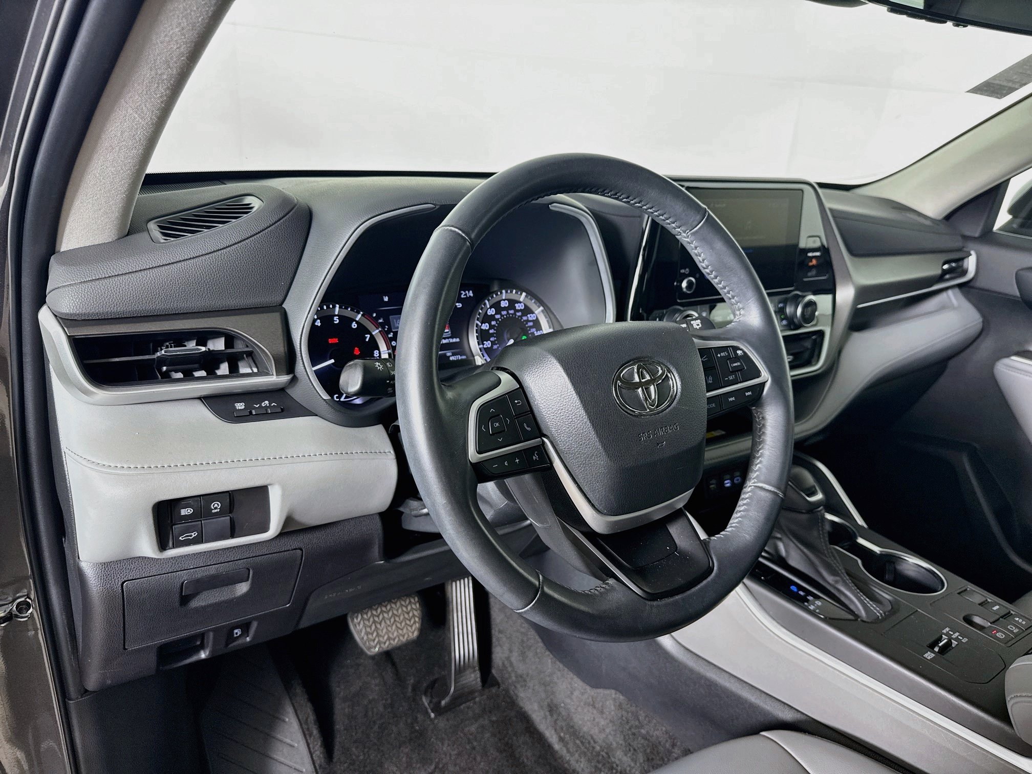 Used 2023 Toyota Highlander XLE FWD image 8