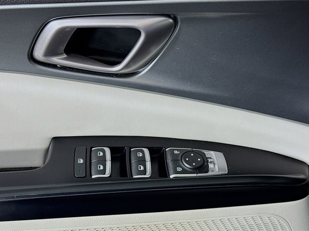 Used 2022 Kia Carnival LX image 22