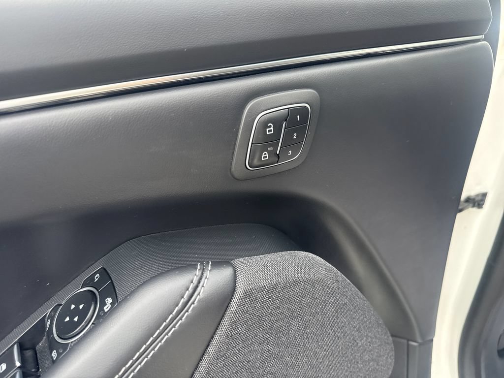 Used 2025 Ford Mustang Mach-E Premium AWD/4WD image 27