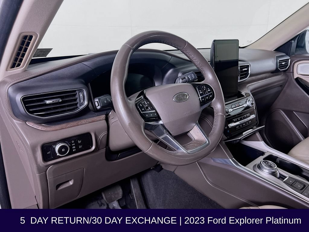 Used 2023 Ford Explorer Platinum w/ Technology Package AWD/4WD image 11