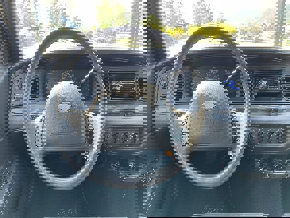 Used 2004 Ford Crown Victoria Police Interceptor RWD image 10