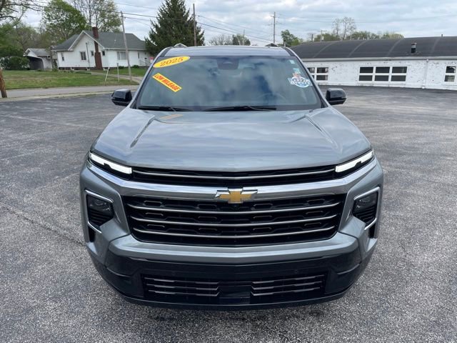 Used 2025 Chevrolet Traverse High Country image 2