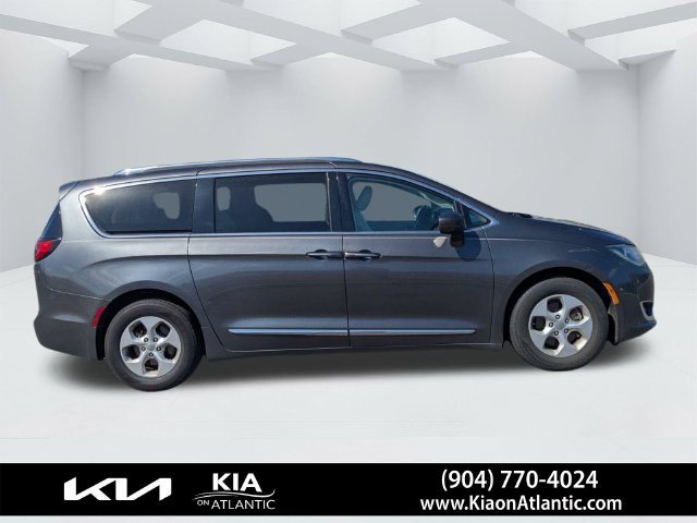 Used 2017 Chrysler Pacifica Touring-L Plus FWD image 2