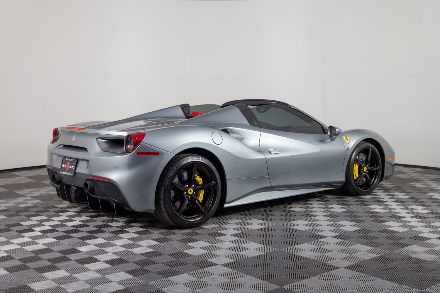 Used 2019 Ferrari 488 Spider image 20