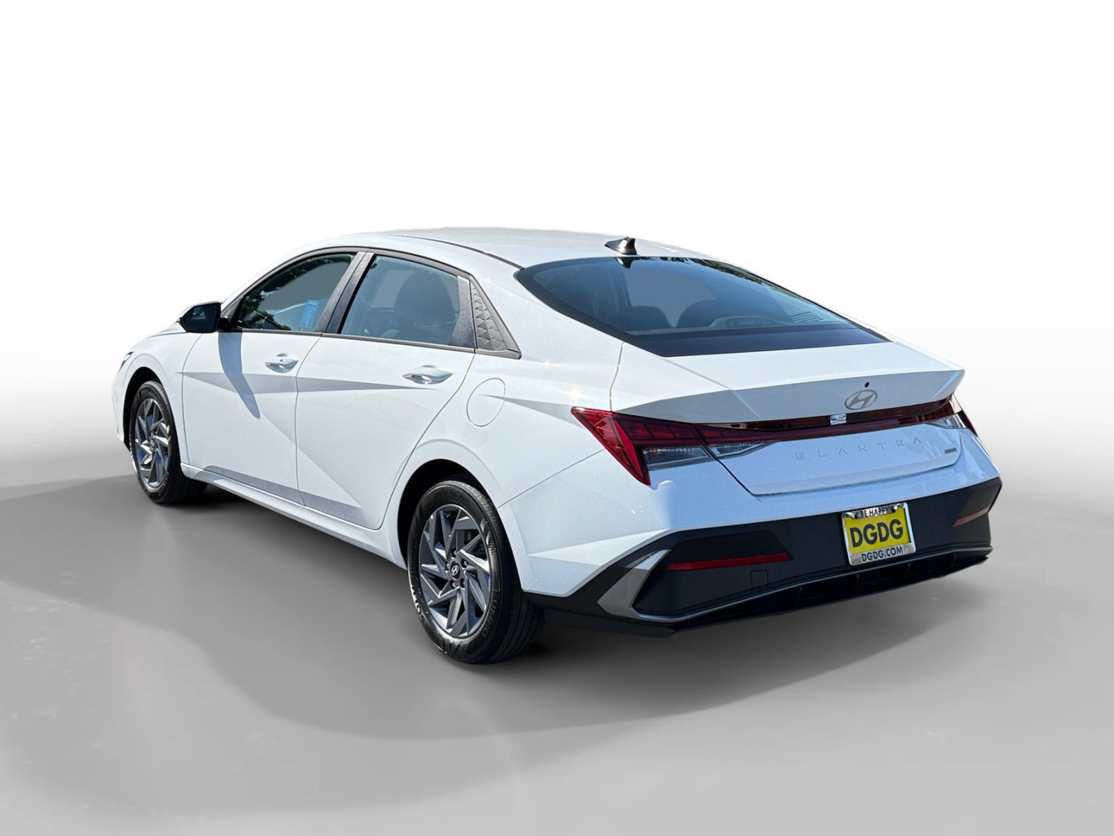 Certified 2026 Hyundai Elantra Hybrid FWD image 3