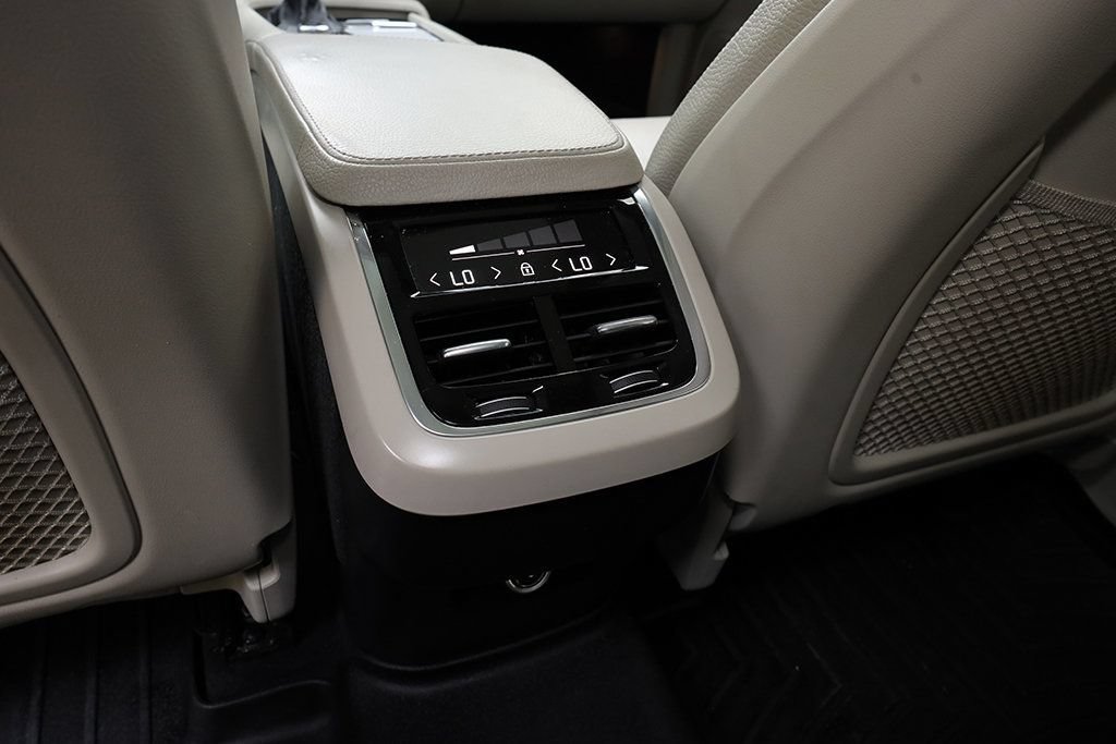 Used 2018 Volvo XC90 T6 Momentum w/ Convenience Package AWD/4WD image 32
