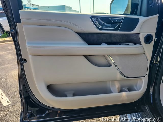 Used 2019 Lincoln Navigator Select AWD/4WD image 30
