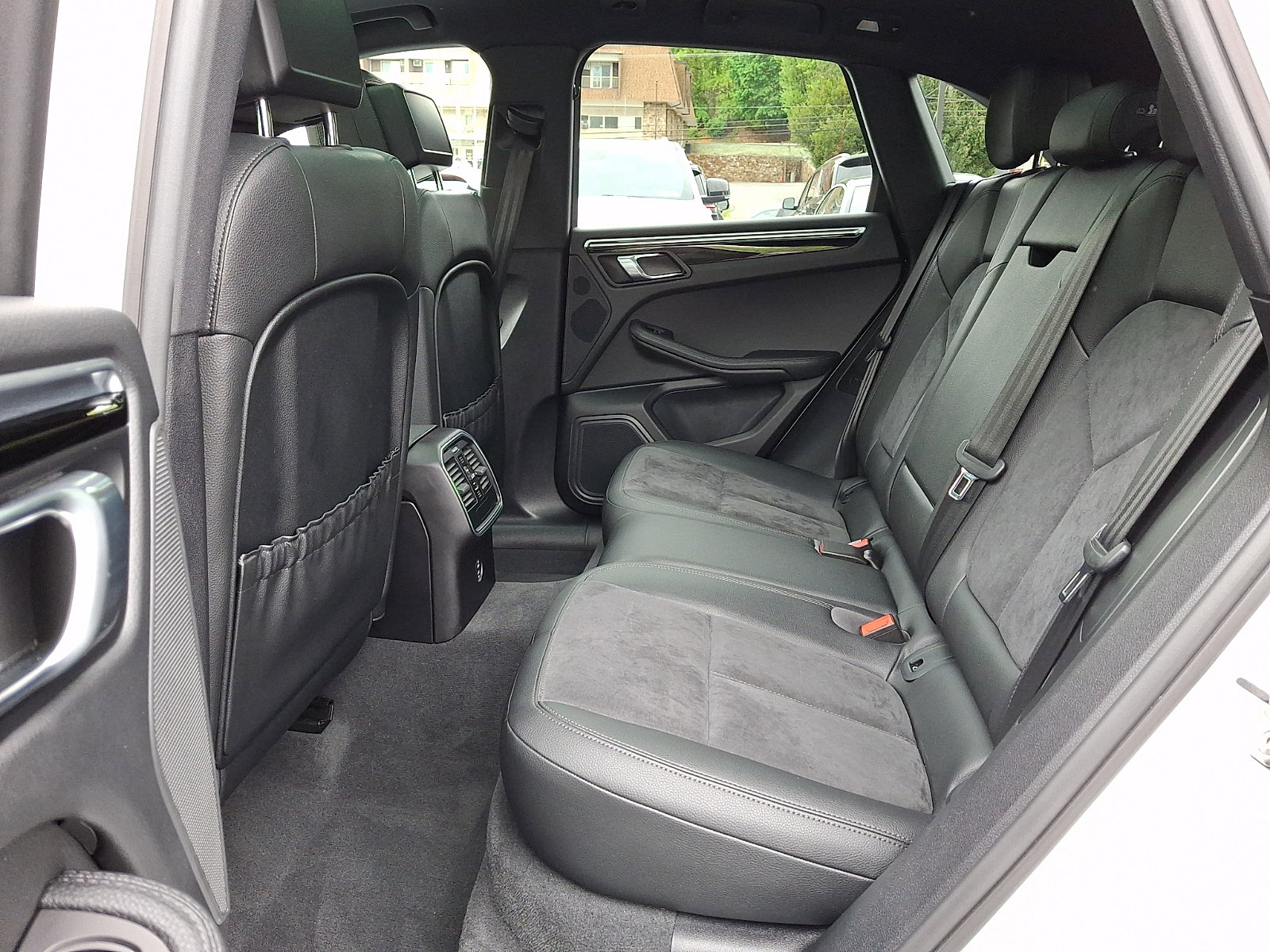 Used 2020 Porsche Macan AWD/4WD image 8