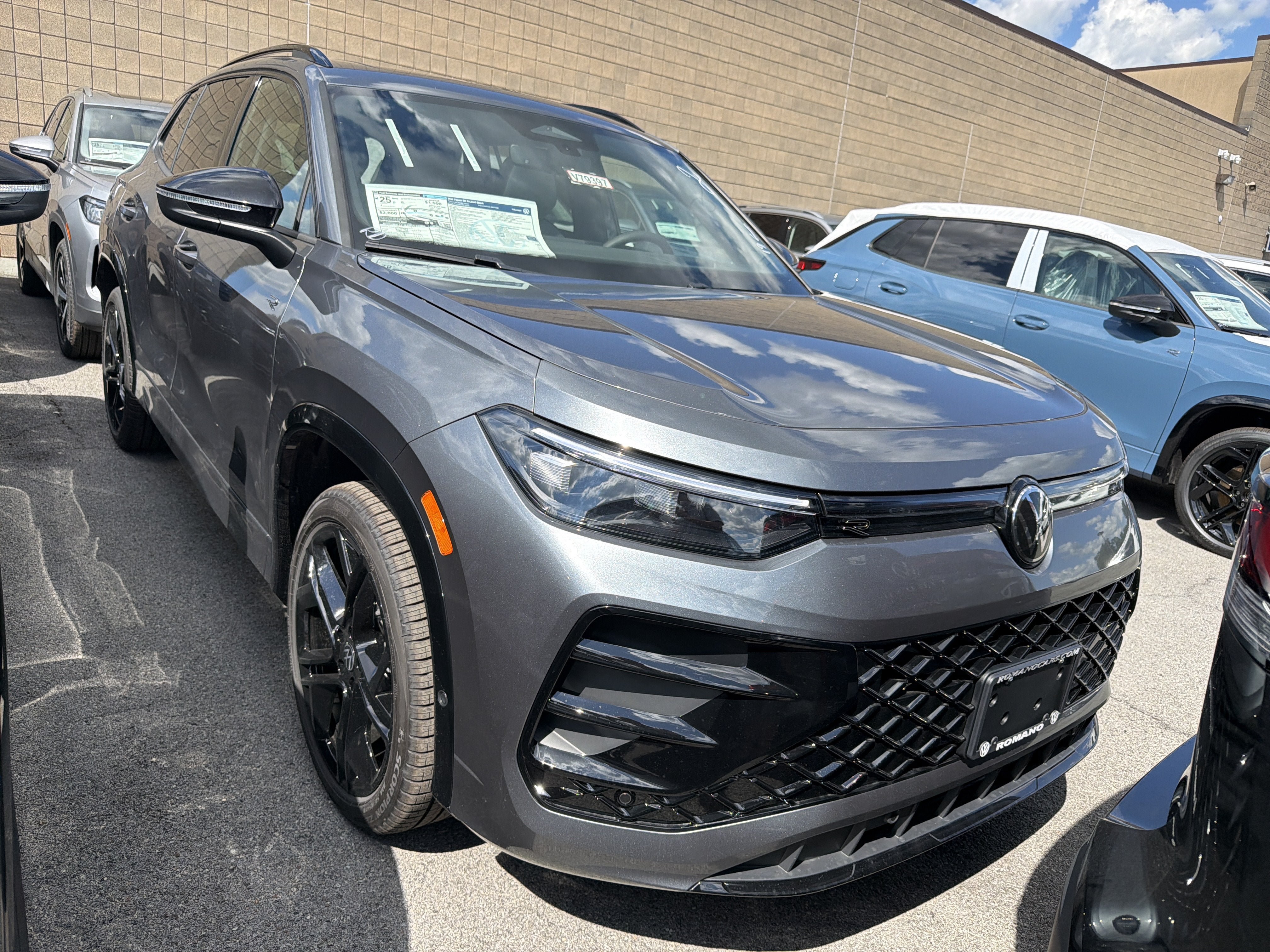 New 2026 Volkswagen Tiguan SE R-Line AWD/4WD image 2