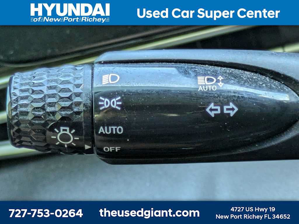 Certified 2022 Hyundai Elantra Limited FWD image 33