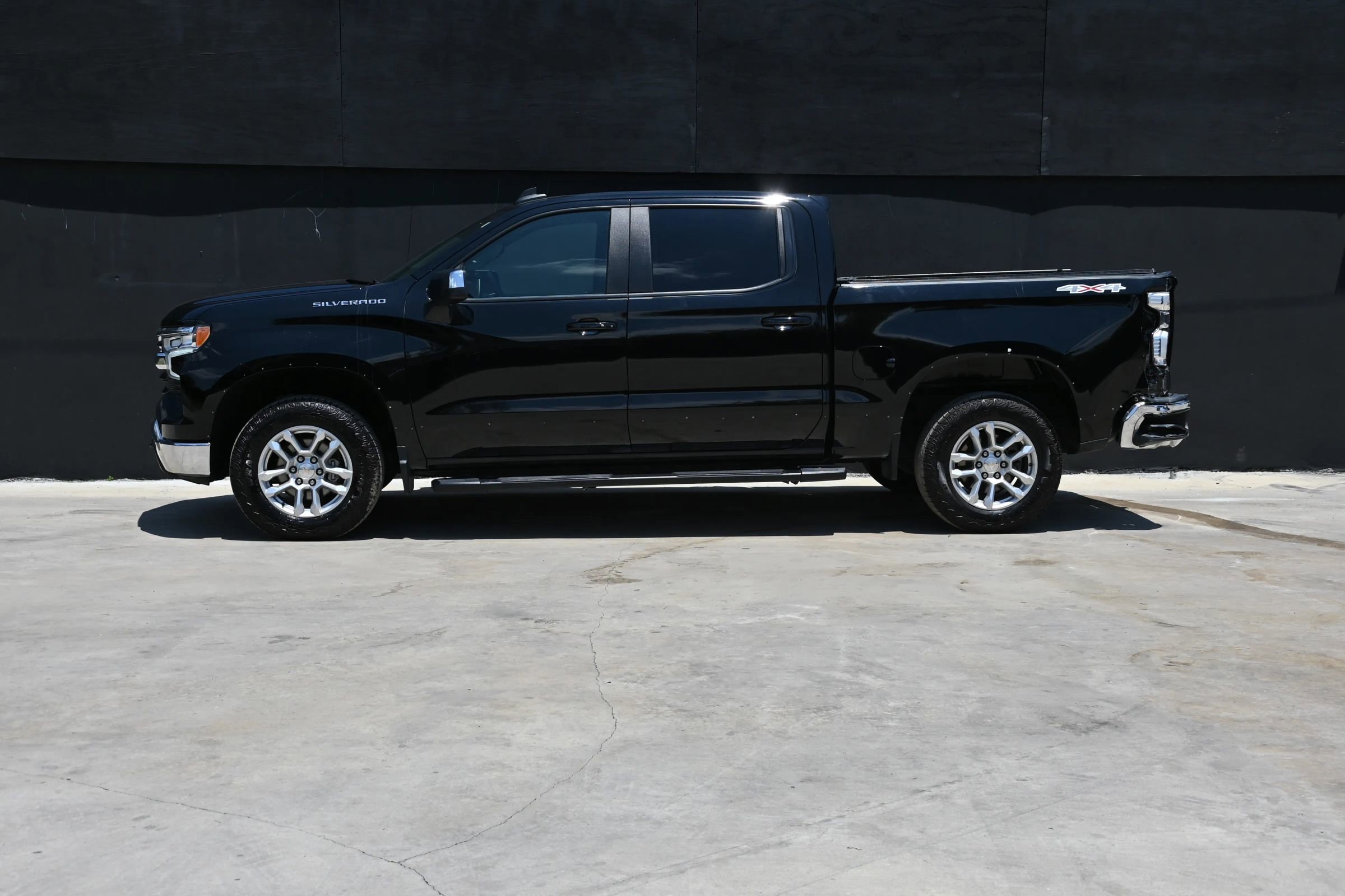 Used 2023 Chevrolet Silverado 1500 LT AWD/4WD image 5