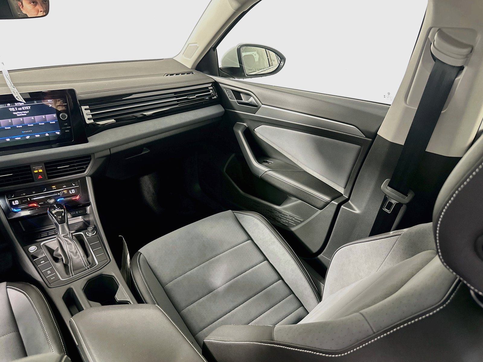 New 2027 Volkswagen Jetta SE FWD image 23