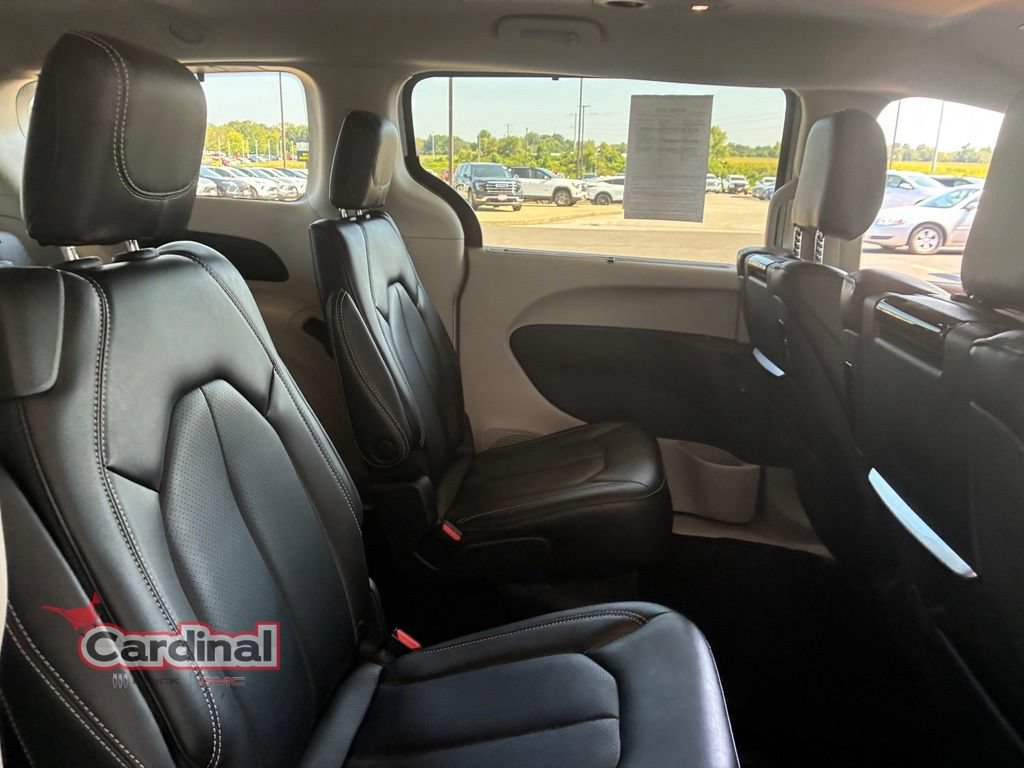 Used 2023 Chrysler Pacifica Touring-L w/ Uconnect Theater Family Group AWD/4WD image 18