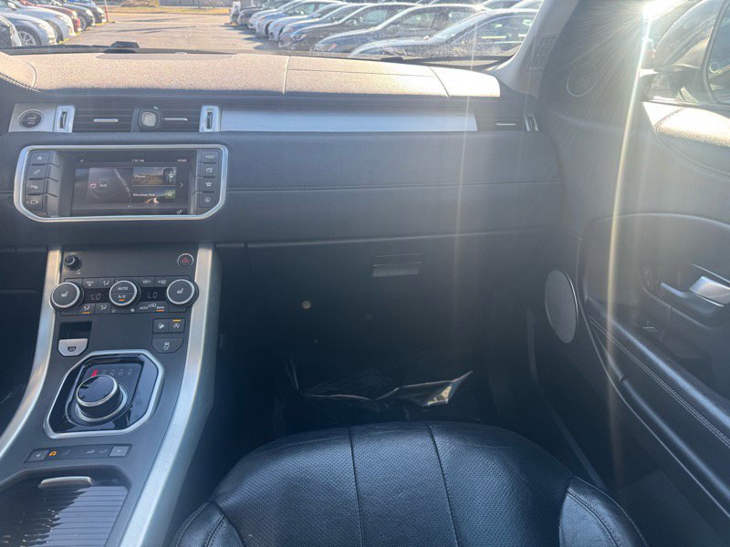 Used 2017 Land Rover Range Rover Evoque SE image 13