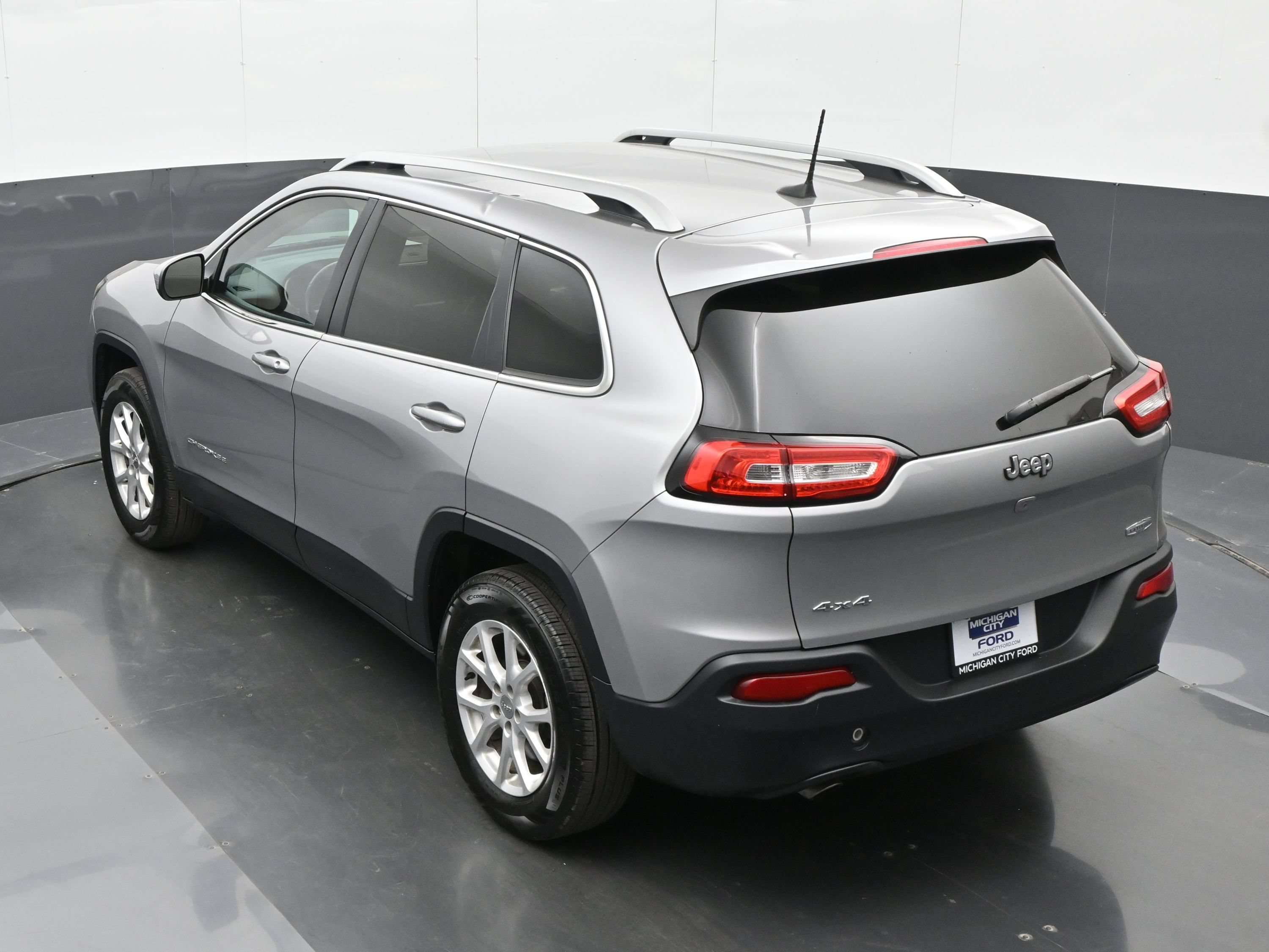 Used 2016 Jeep Cherokee Latitude AWD/4WD image 29