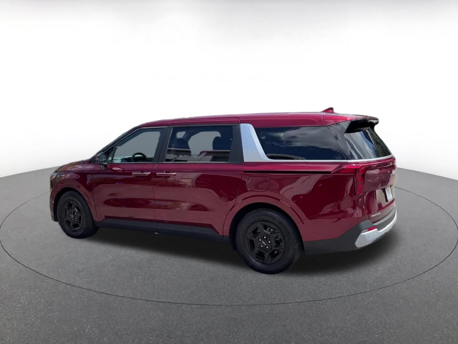 Used 2026 Kia Carnival FWD image 9