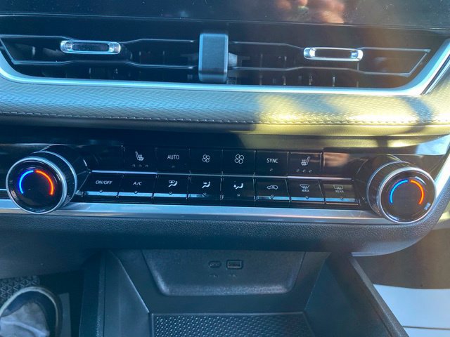 Used 2025 Chevrolet Equinox LT w/ Convenience Package II AWD/4WD image 10