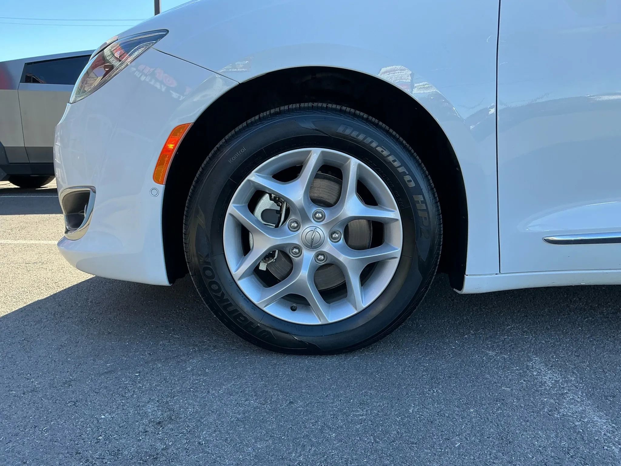 Used 2018 Chrysler Pacifica Touring-L w/ Advanced Safetytec Group image 10